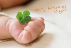 お誕生日・赤ちゃんの手とクローバー